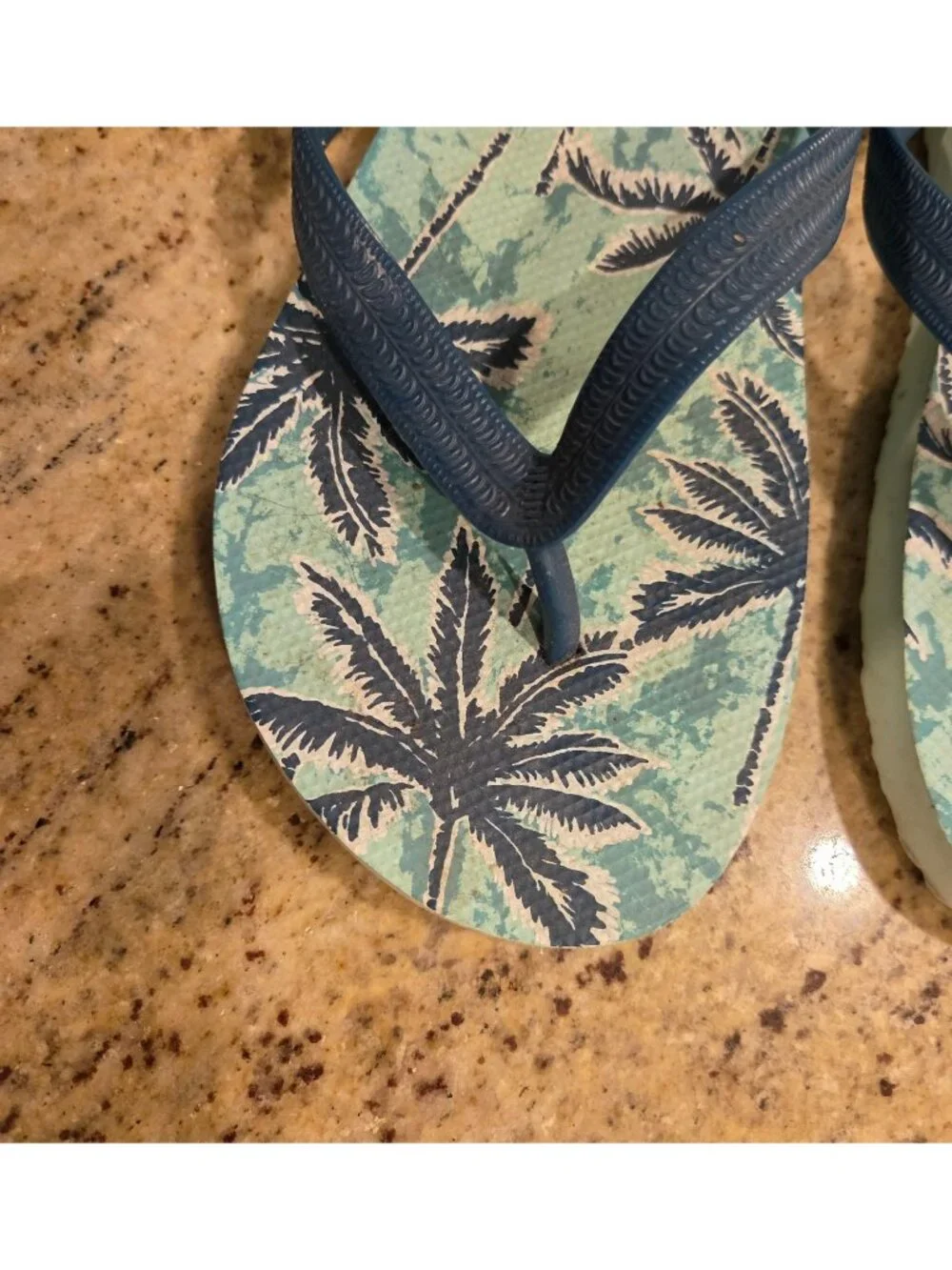 OLD NAVY MEN'S 8-9 Palm Tree Print Blue Thong Rubber Flip Flops Large